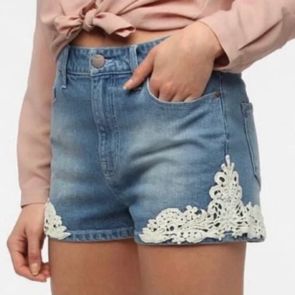 BDG High Rise Erin 5 Pocket  Shortie Light Blue Denim Shorts Size 27w - Picture 1 of 14